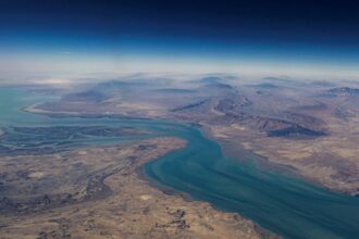 قاليباف يهدد: “مياه الخليج ستجري بدماء المعتدين”