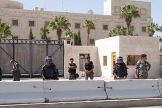 السفارة الأمريكية في عمان تنذر رعاياها…. تفاصيل