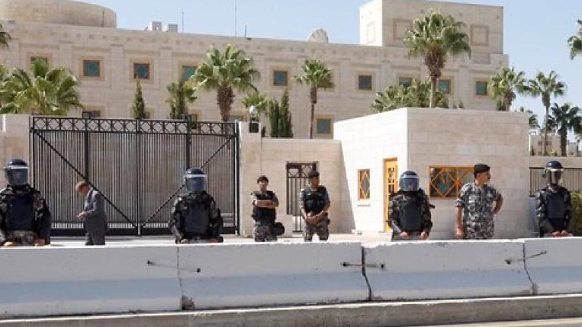 السفارة الأمريكية في عمان تنذر رعاياها…. تفاصيل