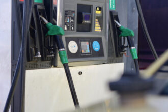 تنظيم الطاقة: بواخر مشتقات نفطية وغاز قادمة والمخزون مطمئن