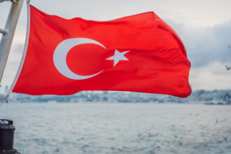 وزير الخارجية التركي يدعو لوقف القصف الإسرائيلي على لبنان