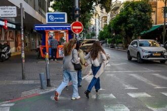 إغلاق المدارس في إسرائيل بسبب تصعيد الأوضاع الأمنية: وزير التعليم يؤكد استمرار التعليم عن بُعد