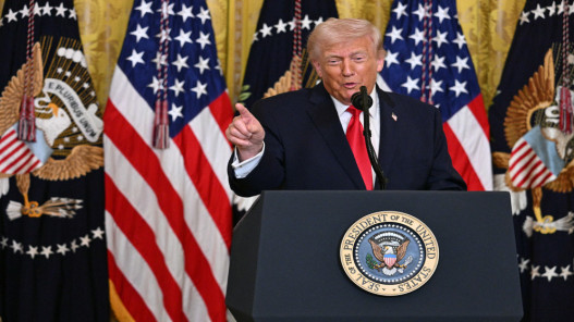 ترامب يعلن حقه المطلق في إعادة فرض الرسوم الجمركية بعد حكم المحكمة العليا