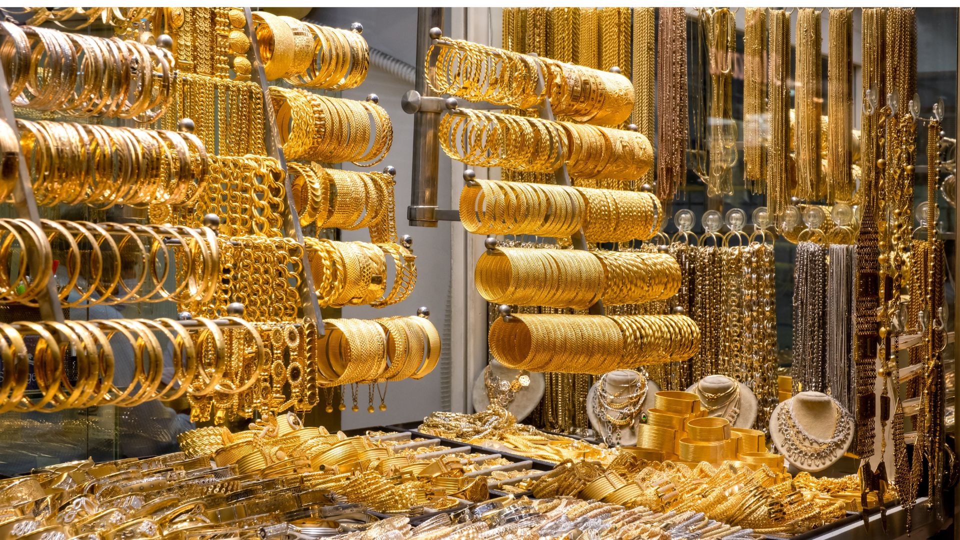 سعر غرام الذهب عيار 21 في السوق المحلية صباح الاثنين يصل إلى 101.6 دينار