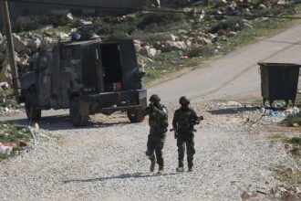 استشهاد فتى فلسطيني واحتجاز جثمانه برصاص الاحتلال قرب رام الله