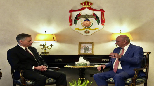 الفايز والسفير البريطاني يبحثان التطورات الإقليمية