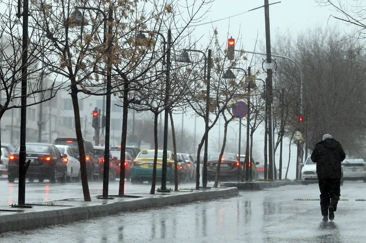 طقس متقلب وأمطار تشمل أغلب مناطق المملكة مساءً