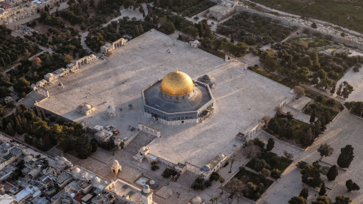 صورة حول : إغلاق المسجد الأقصى يدخل يومه الـ19 ومنع المصلين من الوصول إليه إغلاق المسجد الأقصى يدخل يومه الـ19 ومنع المصلين من الوصول إليه