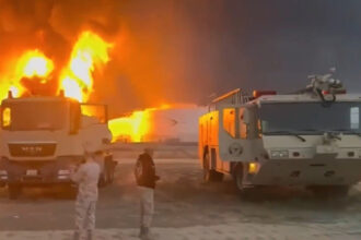 الكويت تعلن إخماد حريق خزانات وقود المطار