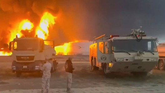 الكويت تعلن إخماد حريق خزانات وقود المطار