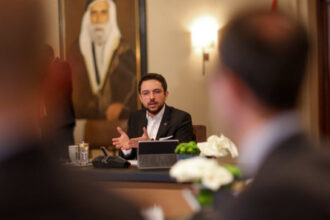 ولي العهد يؤكد ضرورة تطوير البنية التحتية الرقمية