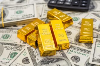 ارتفاع الذهب 0.8% رغم ضغوط التشديد النقدي وتراجع الدولار