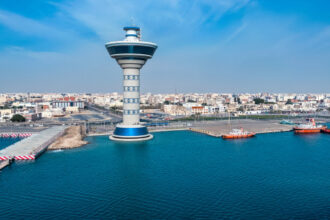 هجوم جوي يستهدف ميناء ينبع السعودي وسط تصاعد الحرب الإقليمية