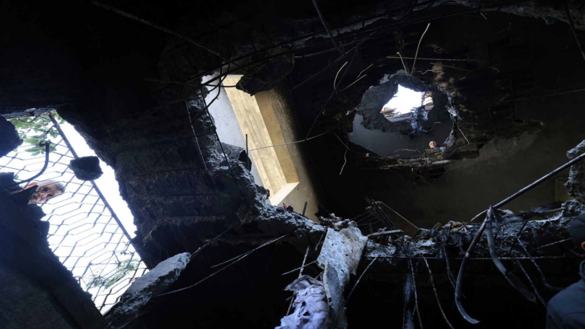 استشهاد 3 فلسطينيات وإصابة 13 جراء سقوط صواريخ على بيت عوا جنوب الخليل