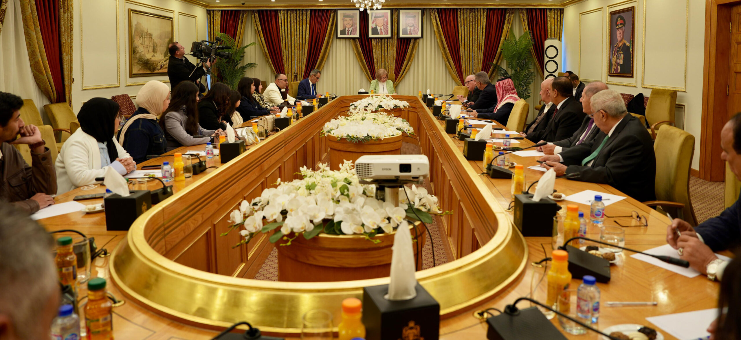 صورة حول : لجنة الأعيان تطلع على مبادرة السلط تقرأ لجنة الأعيان تطلع على مبادرة السلط تقرأ