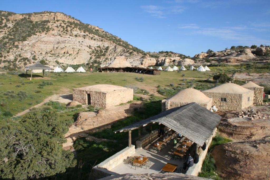 صورة حول : انطلاق الموسم السياحي في مخيم الرمانة انطلاق الموسم السياحي في مخيم الرمانة