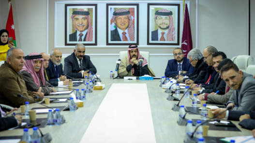 الخرابشة: إيقاف مجموعات واتساب مخالفة للنقل