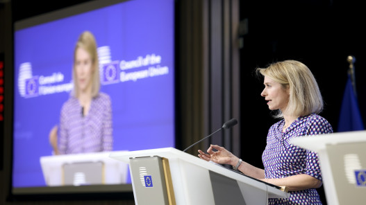 الاتحاد الأوروبي يحذر من تصاعد الفوضى بسبب الهجمات الإيرانية ويبحث ممر آمن لمضيق هرمز