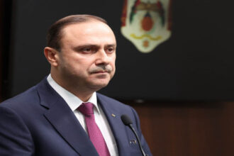 المومني يجري اتصالات مع وزراء الإعلام العرب في دول الخليج