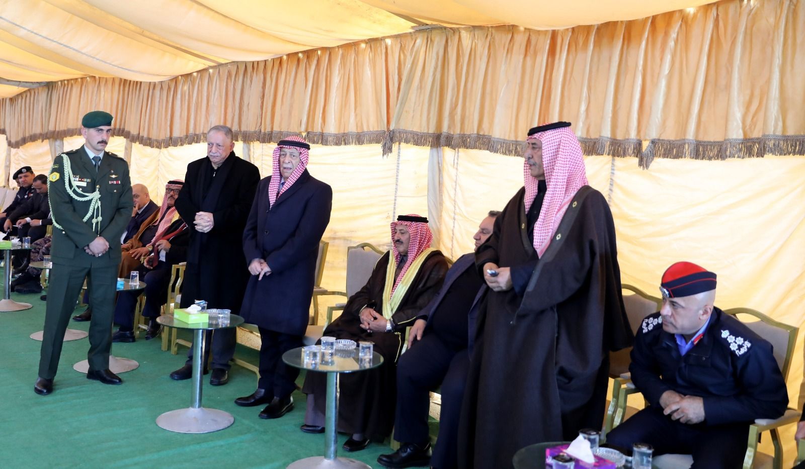 مندوبًا عن الملك وولي العهد.. العيسوي يعزي عشائر القاضي والزعبي والفريحات