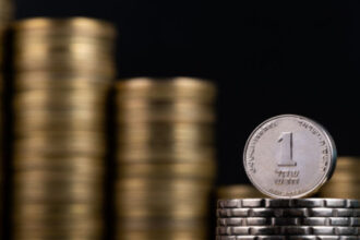 إسرائيل ترفع أسعار الوقود بأكثر من شيكل