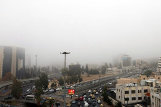 منخفض جوي يؤثر على المملكة وأمطار غزيرة وتحذيرات من السيول