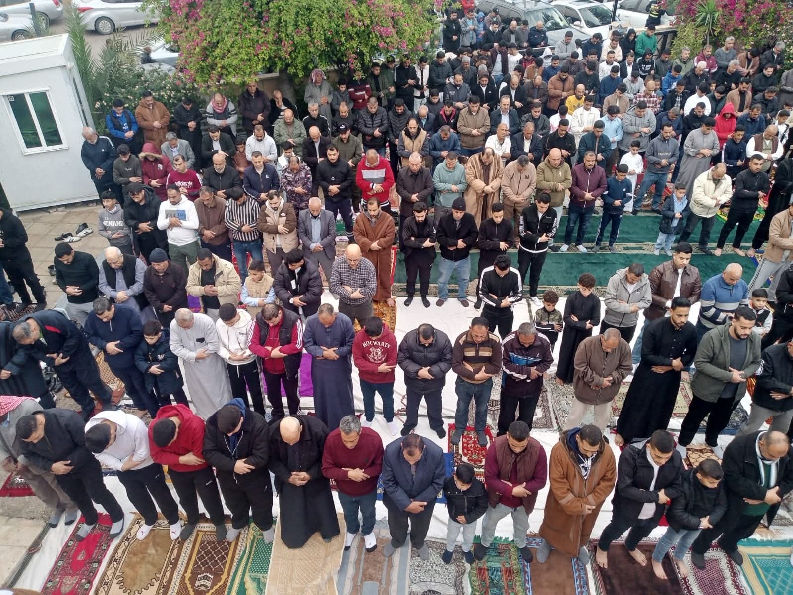 صورة حول : إقبال لافت على مساجد مقامات الصحابة في الأغوار الشمالية لأداء صلاة العيد إقبال لافت على مساجد مقامات الصحابة في الأغوار الشمالية لأداء صلاة العيد