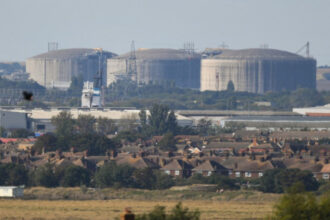 الاتحاد الأوروبي يدعو لخفض أهداف تخزين الغاز مع اضطراب الإمدادات وارتفاع الأسعار