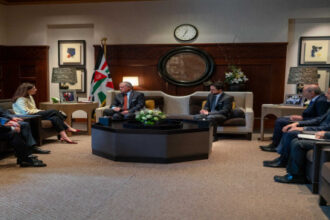 الملك يؤكد ضرورة وقف الاعتداءات الإيرانية