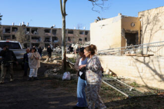 مقتل شخص بحريق مركبتين قرب الجليل عقب غارات من لبنان