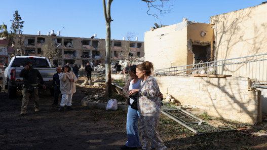 صورة حول : مقتل شخص بحريق مركبتين قرب الجليل عقب غارات من لبنان مقتل شخص بحريق مركبتين قرب الجليل عقب غارات من لبنان