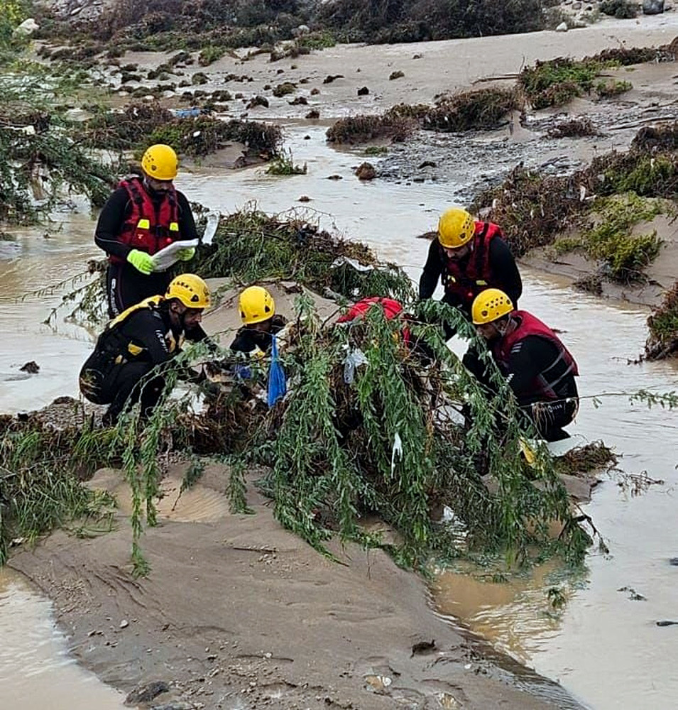 صورة حول : وفاتان وإخلاء العشرات في سلطنة عُمان جراء الأمطار الغزيرة وفاتان وإخلاء العشرات في سلطنة عُمان جراء الأمطار الغزيرة