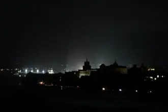 انهيار الشبكة الكهربائية في كوبا يقطع التيار عن 10 ملايين شخص