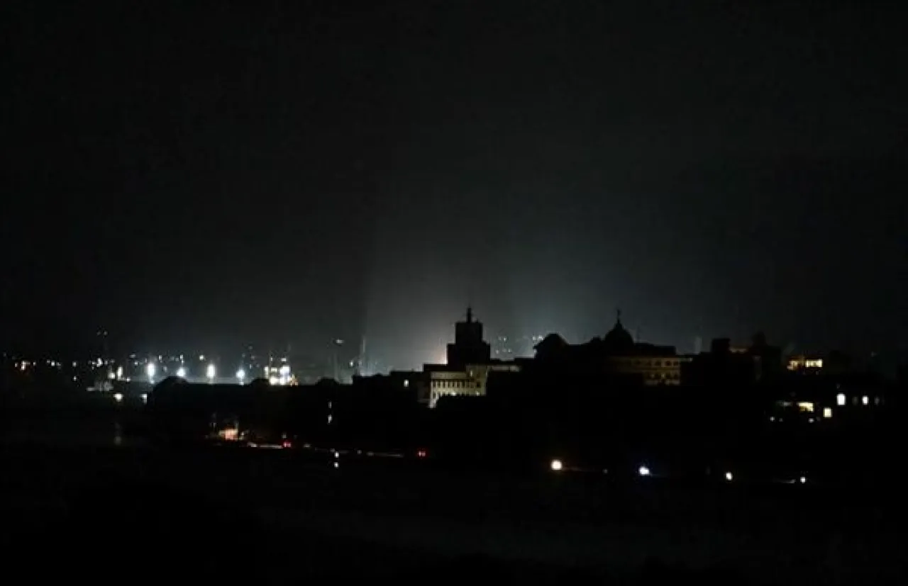 صورة حول : انهيار الشبكة الكهربائية في كوبا يقطع التيار عن 10 ملايين شخص انهيار الشبكة الكهربائية في كوبا يقطع التيار عن 10 ملايين شخص