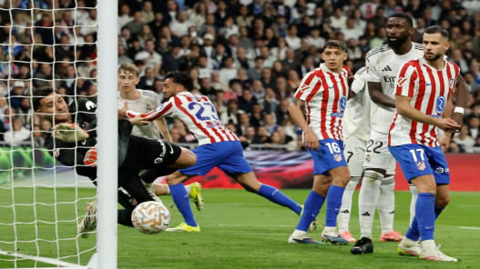 فينيسيوس يقود ريال مدريد للفوز على أتلتيكو وتعثر برشلونة أمام رايو فايكانو