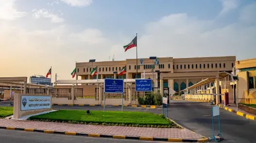 انقطاع جزئي للكهرباء في الكويت بعد تضرر خطوط إثر شظايا وهجمات صاروخية