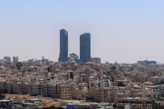 طقس متقلب وأمطار غزيرة مرتقبة الأربعاء والخميس