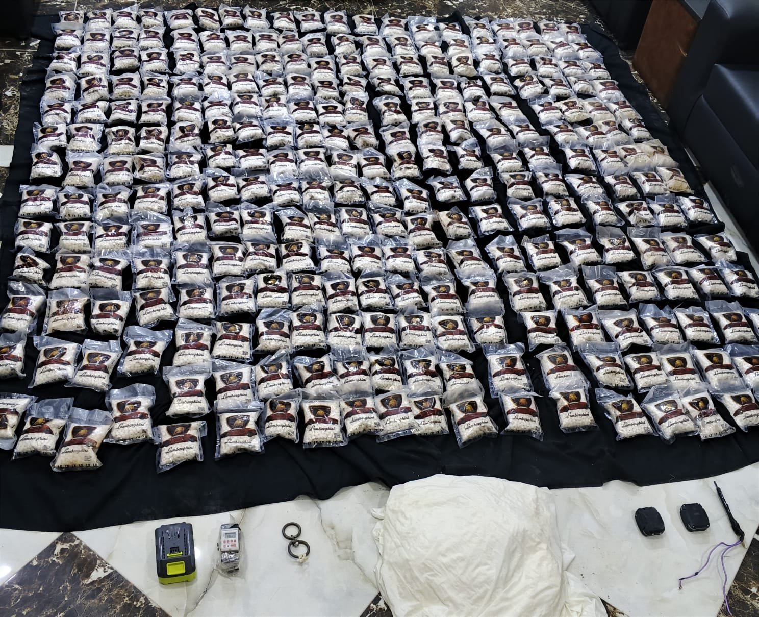 عاجل| المنطقة العسكرية الشرقية تحبط محاولتي تهريب مخدرات عبر بالونات إلكترونية