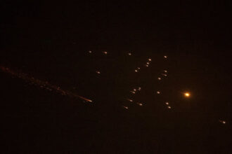 الحوثيون يعلنون أول عملية صاروخية ضد مواقع إسرائيلية