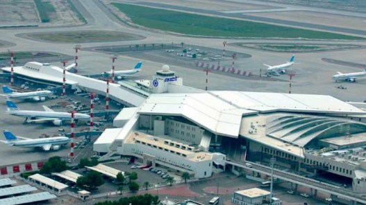 صورة حول : أضرار كبيرة في رادار مطار الكويت الدولي إثر هجوم بطائرات مسيّرة أضرار كبيرة في رادار مطار الكويت الدولي إثر هجوم بطائرات مسيّرة