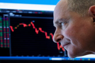 حرب إيران تربك الأسواق العالمية وتزيد كلفة التداول وتراجع السيولة