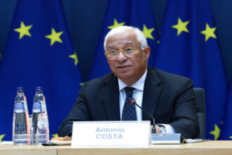 رئيس المجلس الأوروبي يجري اتصالًا مع رئيس وزراء باكستان لمناقشة الحرب في إيران