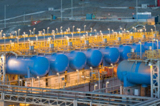 ضربات تستهدف محطة تحلية المياه في جزيرة قشم الإيرانية وتعطلها عن الخدمة