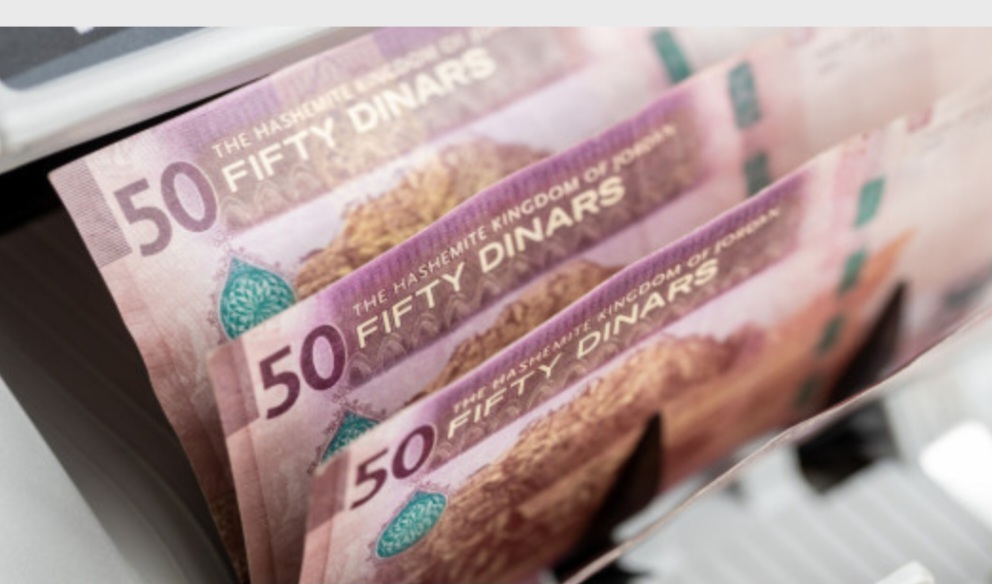 مصدر حكومي : صرف رواتب القطاع العام قبل عيد الفطر