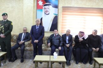 مندوبا عن الملك وولي العهد.. العيسوي يعزي عشيرة الطعاني والسفير الفلسطيني