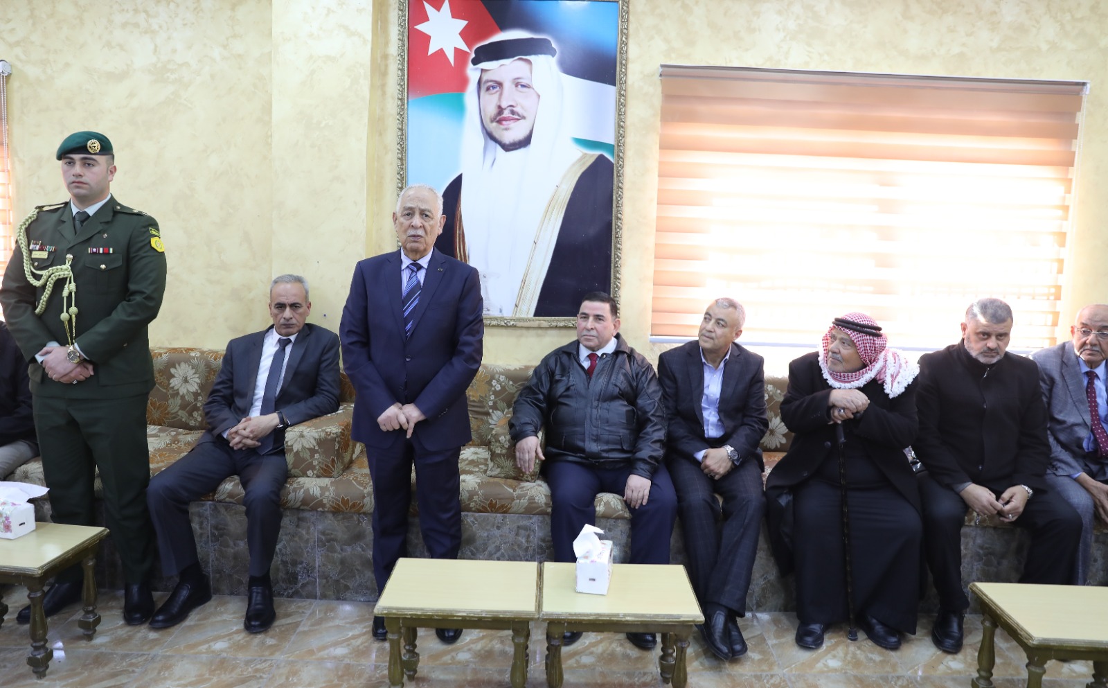 صورة حول : مندوبا عن الملك وولي العهد.. العيسوي يعزي عشيرة الطعاني والسفير الفلسطيني مندوبا عن الملك وولي العهد.. العيسوي يعزي عشيرة الطعاني والسفير الفلسطيني