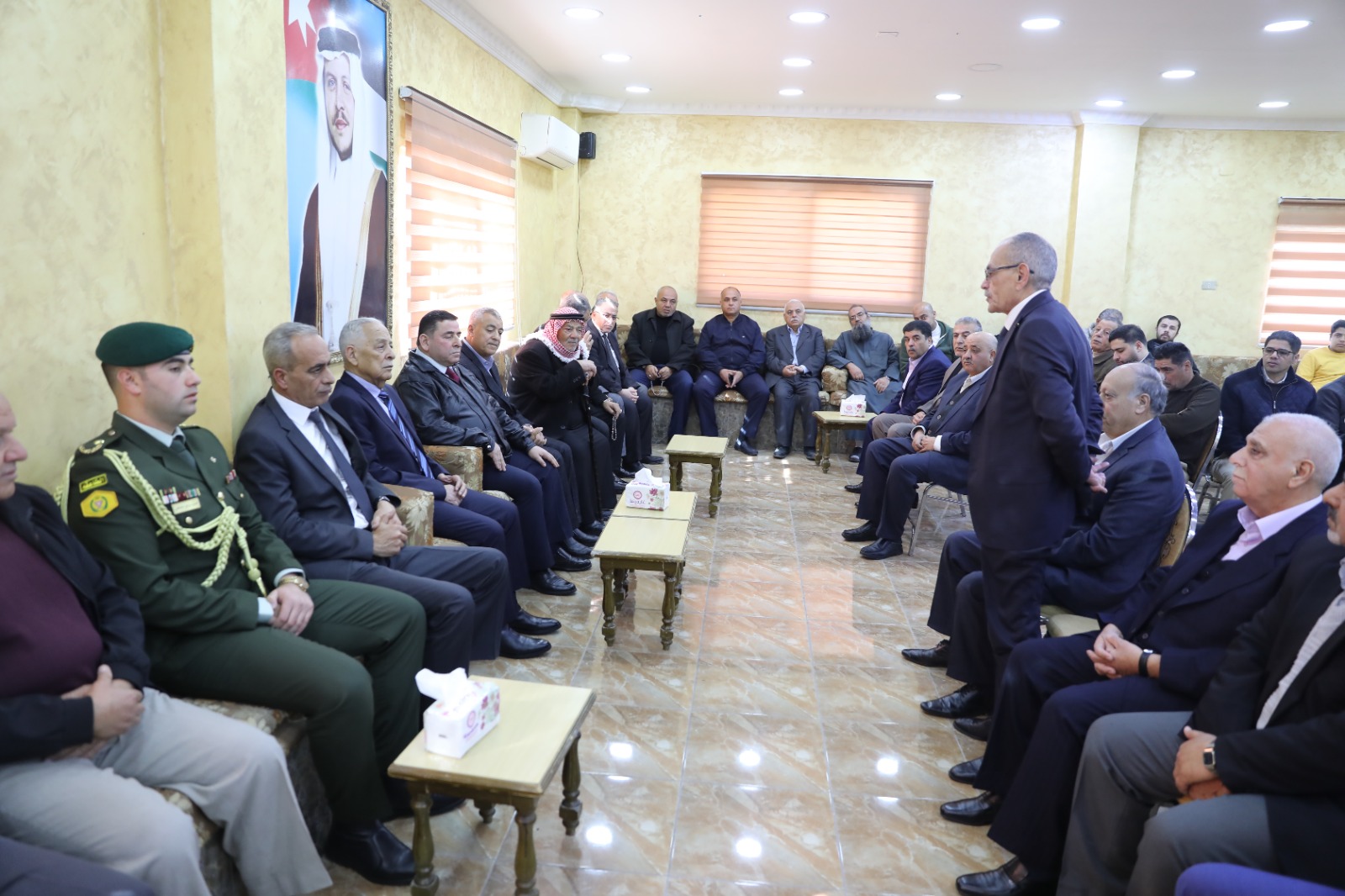 صورة حول : مندوبا عن الملك وولي العهد.. العيسوي يعزي عشيرة الطعاني والسفير الفلسطيني مندوبا عن الملك وولي العهد.. العيسوي يعزي عشيرة الطعاني والسفير الفلسطيني