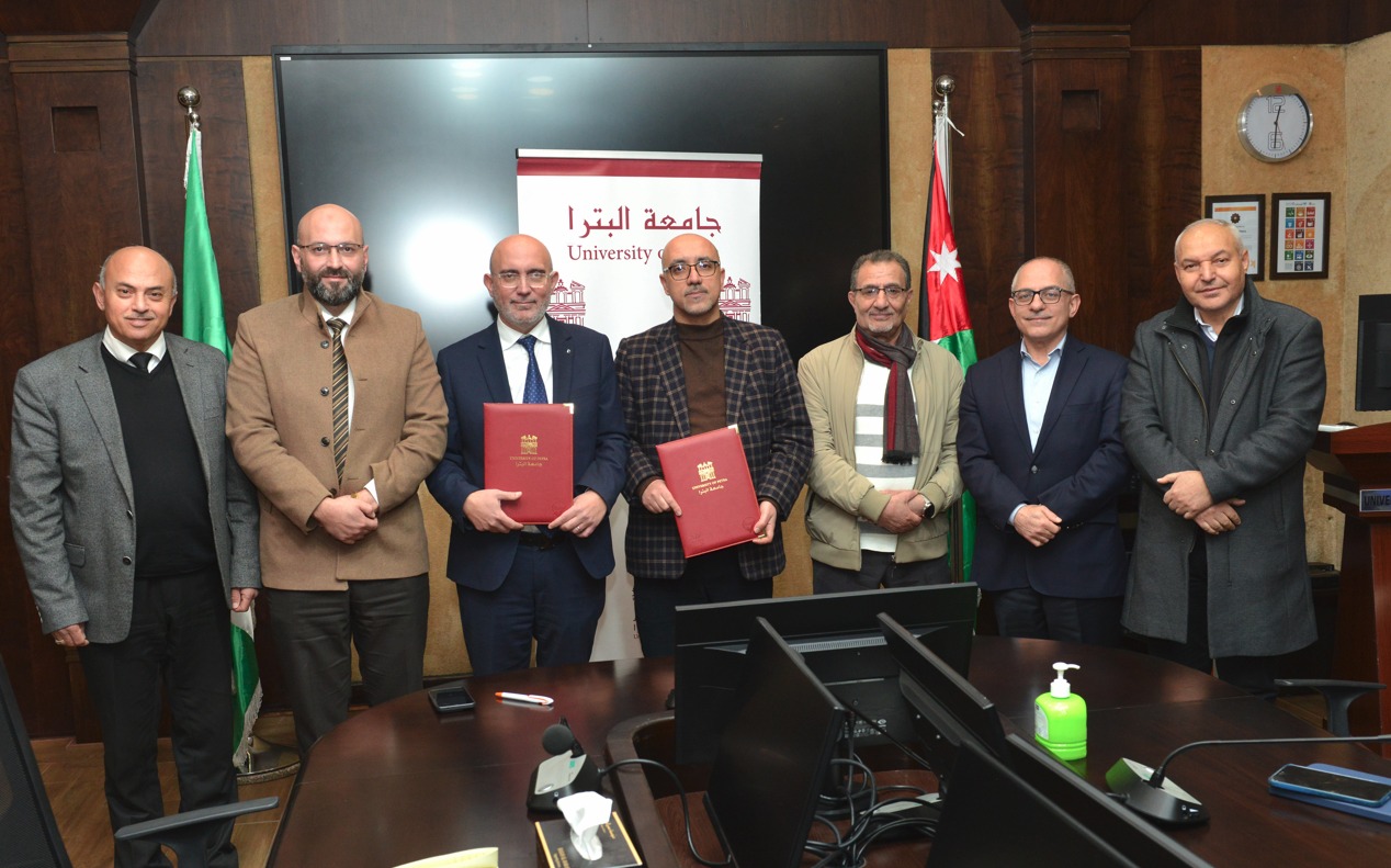 صورة حول : جامعة البترا وجمعية "إنتاج" توقعان اتفاقية لربط مشاريع تخرج الطلبة بسوق العمل جامعة البترا وجمعية "إنتاج" توقعان اتفاقية لربط مشاريع تخرج الطلبة بسوق العمل