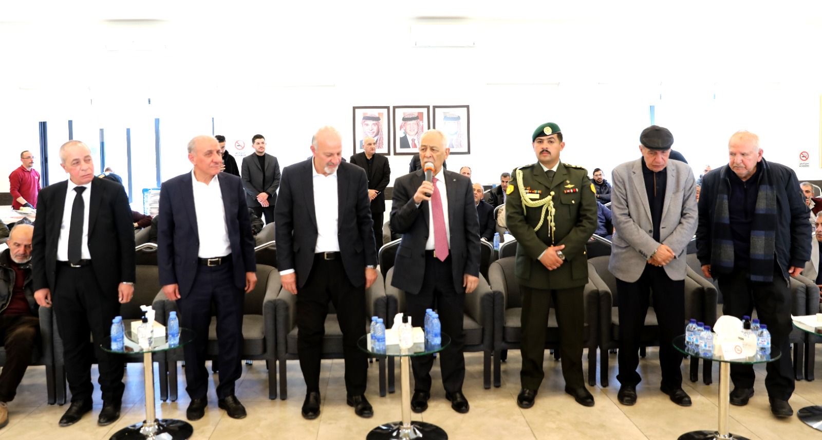 العيسوي ينقل تعازي الملك وولي العهد إلى آل داود