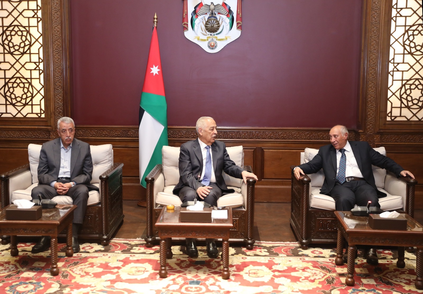 *العيسوي يلتقي وفدا من أبناء عشيرة الرتيمة*